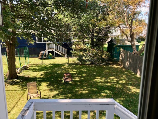 Building Photo - 17 The Strand