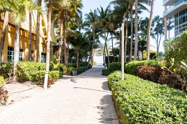 Building Photo - 1460 Ocean Dr