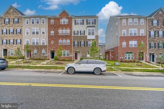Building Photo - 10720 Presidential Pkwy