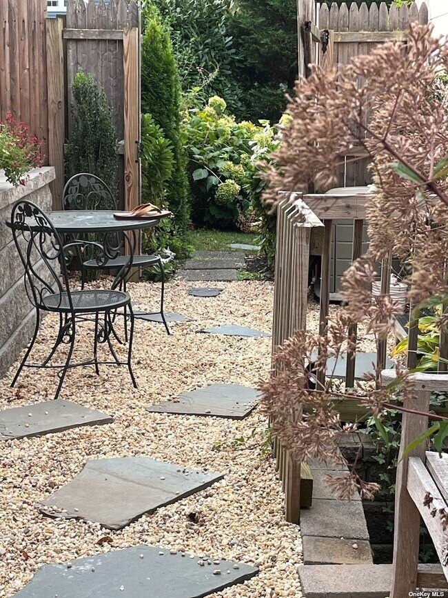 Building Photo - 7 Dune Ct