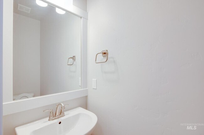Building Photo - 5820 W Striker Ln