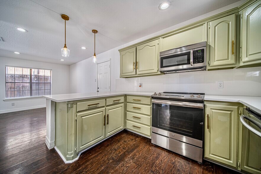 Kitchen - 2411 Knight St