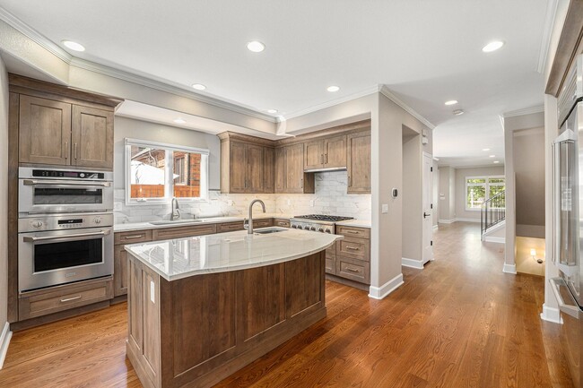 Building Photo - Stunning Home in the Heart of Cherry Creek...