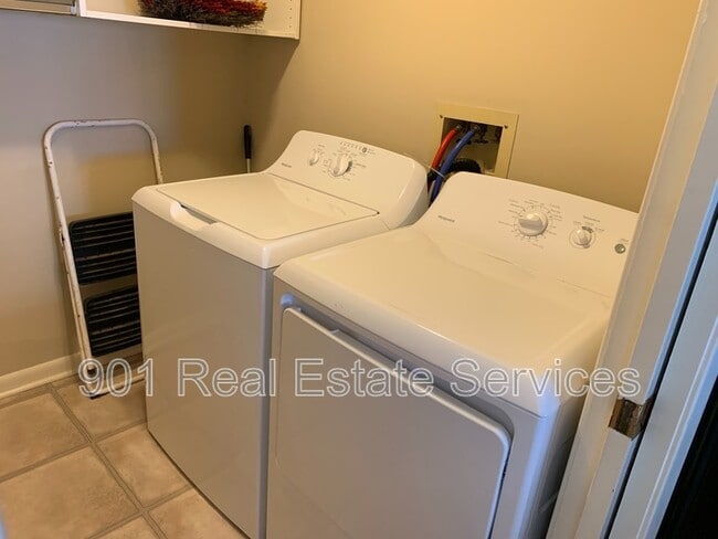 Building Photo - 200 Wagner Pl