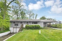 Building Photo - 2433 Nedra St