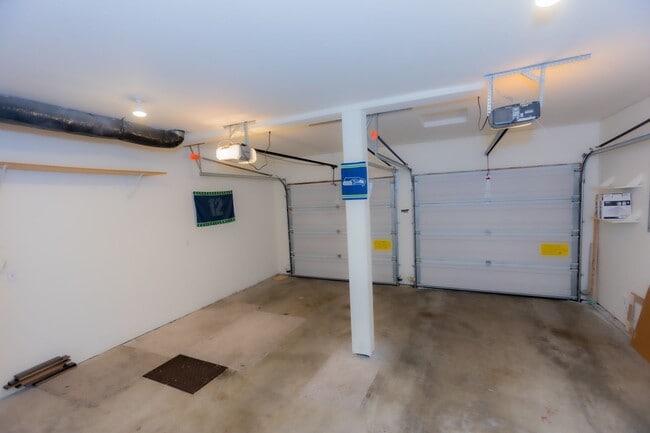 Building Photo - Beautiful 2 Bed 2.5 Bath Townhome in Kent