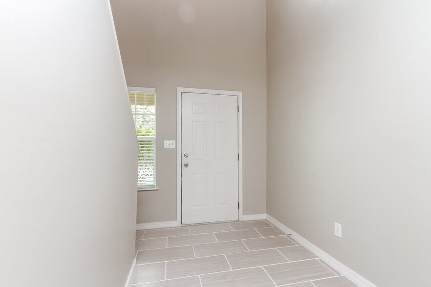 Building Photo - 8937 Hosta Way
