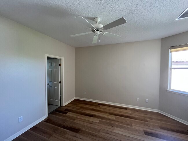Building Photo - 8760 The Esplanade Ct