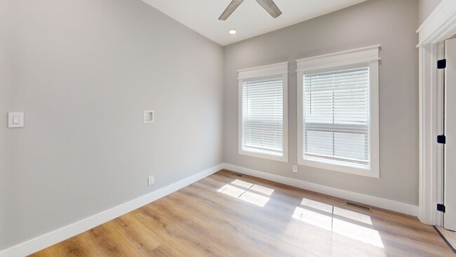 Building Photo - 5BR/5BA Fort Sanders Townhome | Corner of ...