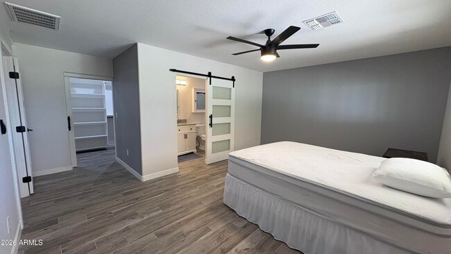 Building Photo - 4422 W Greenway Rd