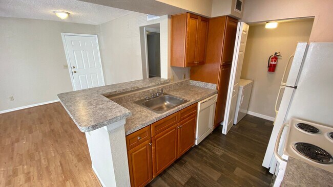 Building Photo - 2br/2ba Tradewinds Condo with Wood Floors ...