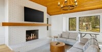 Building Photo - Furnished Executive Extended Stay Rental on Old Mission Peninsula