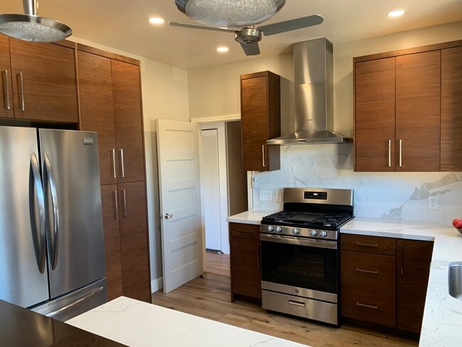 Kitchen - 5495 Fairfax Ave
