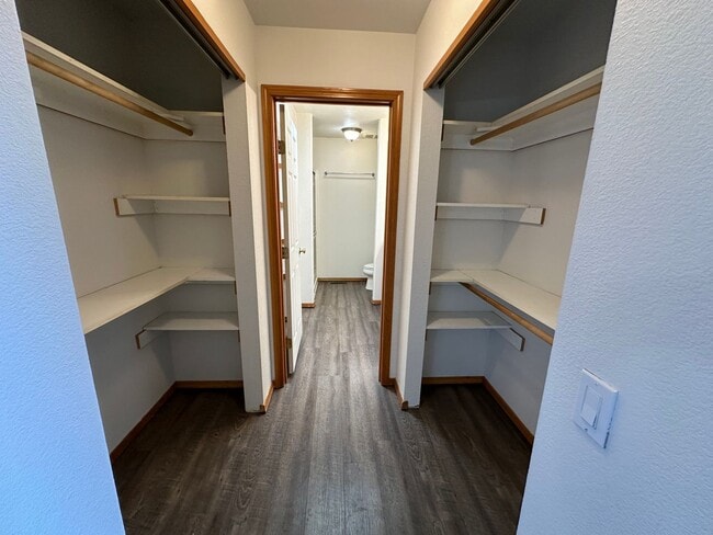 Building Photo - BONUS RENT SPECIAL! Spacious 4 Bed, 2.5 Bath Home!