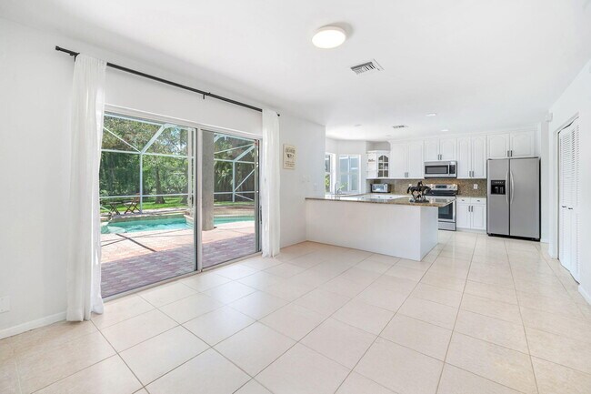 Building Photo - 1527 S Club Dr