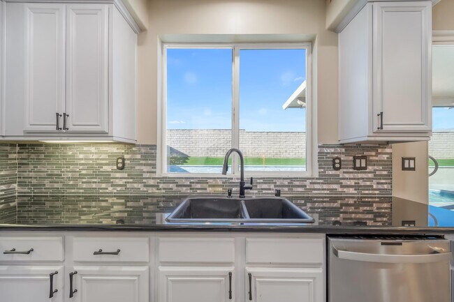 Building Photo - 79910 Camden Dr