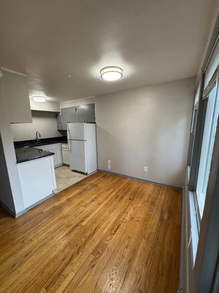 Building Photo - 4746.5 22nd Ave NE