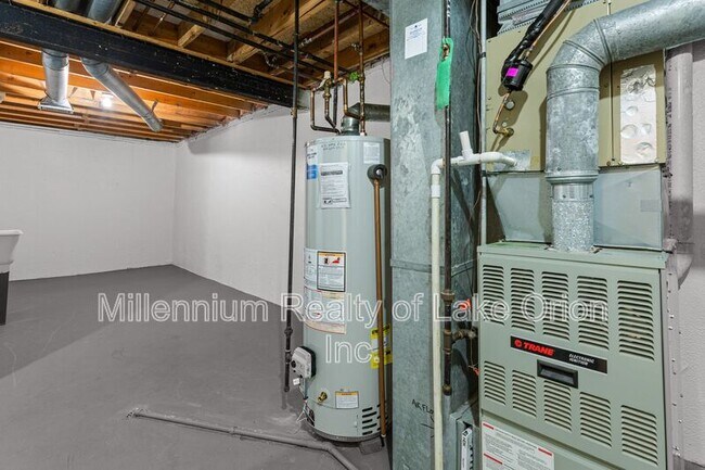 Building Photo - 5611 Drake Hollow Dr