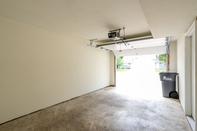 Building Photo - 2612-2614 Northampton Dr.