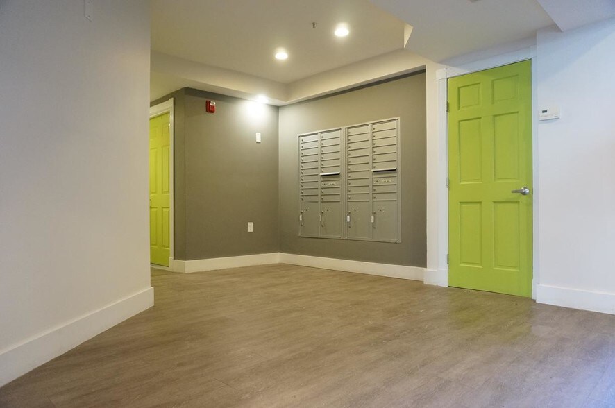 Building Photo - 10 Brainerd Rd