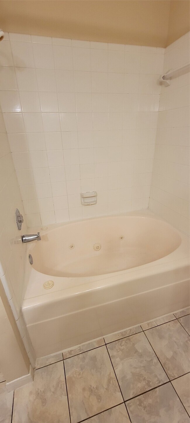 Building Photo - 2300 Old Spanish Trl