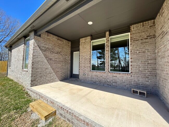 Building Photo - 288 N Yona Ln