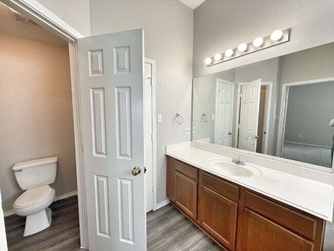 Building Photo - Freshly Painted 4-Bedroom Home in North Pa...