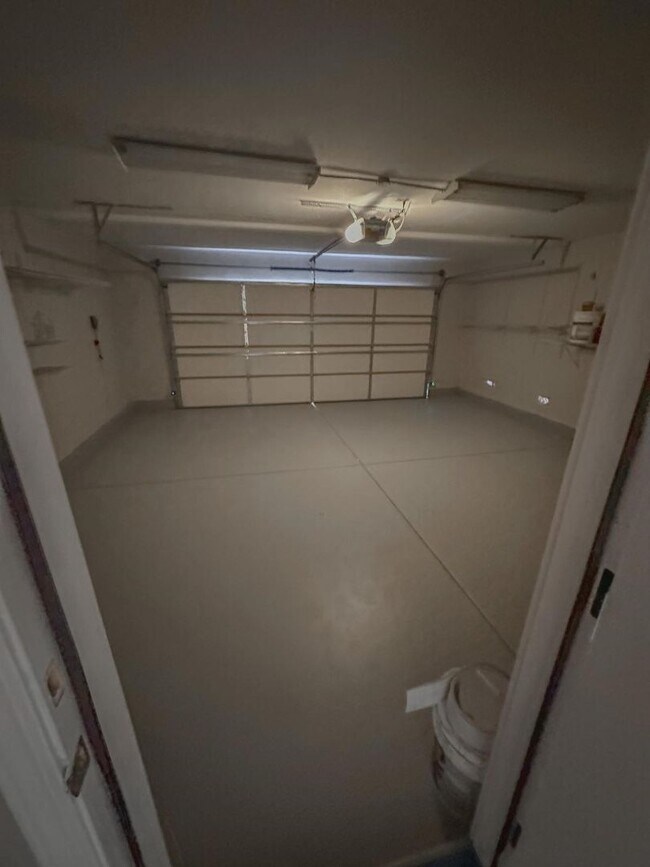 Building Photo - Spacious 3 Bedroom, 2.5 Bath Home with No ...