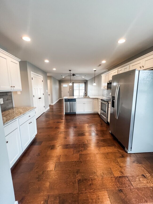Building Photo - Single-Family Home in Hopkinsville with Fe...