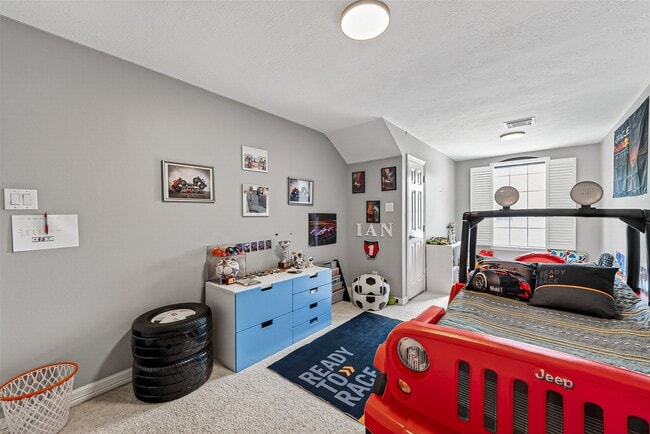 Building Photo - 1015 Enclave Square S