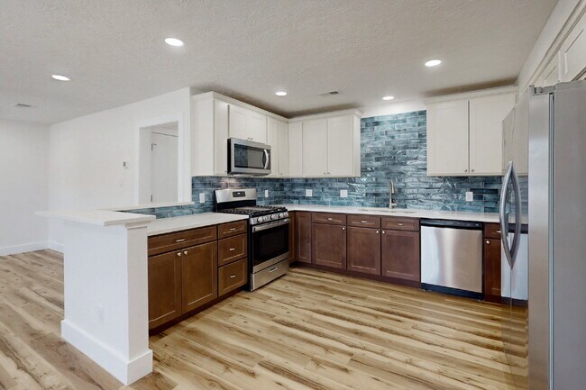 Building Photo - 3/2 Move-In Ready with Washer, Dryer, Refrigerator & Lawn Care Included!