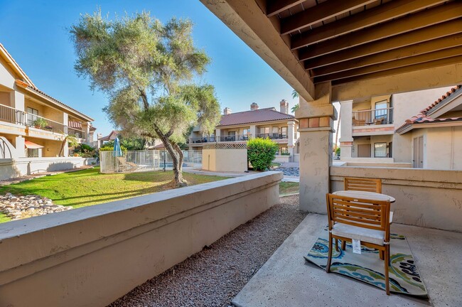Building Photo - REMODELED/FURNISHED 1 Bed Condo in PRIME L...