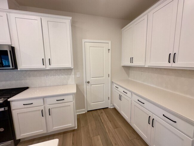 Building Photo - Custom Home in Bella Vita!