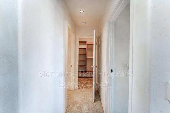 Building Photo - 3204 Golden Oaks Ln