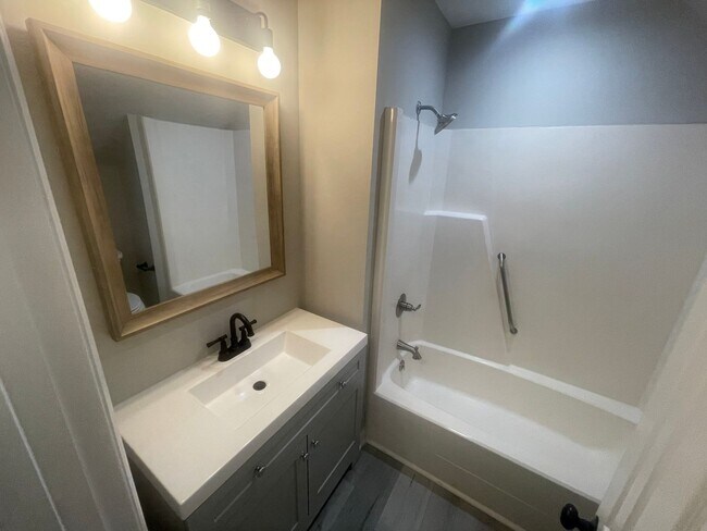 Building Photo - 5315
