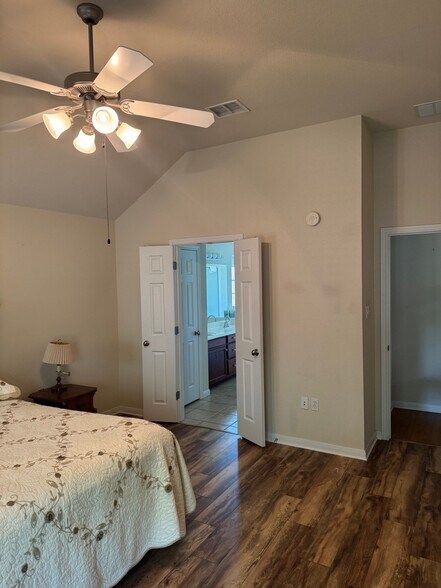 Building Photo - 713 Heston Cir