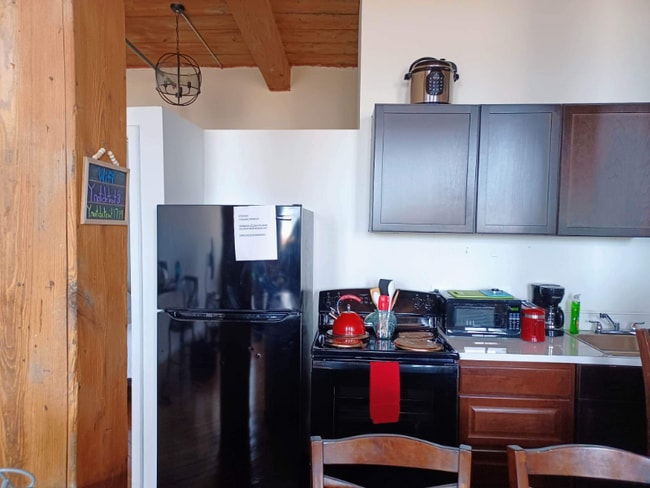 Building Photo - 227 Iron St