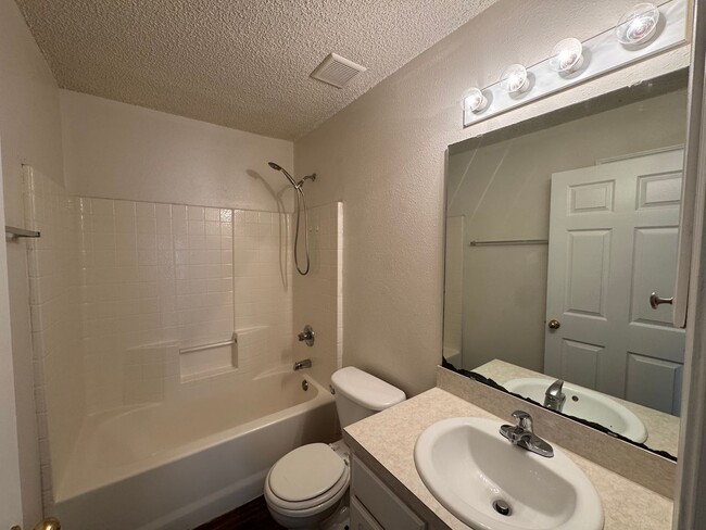 Building Photo - Move In Special 1/2 Off 1st Months Rent! 4...