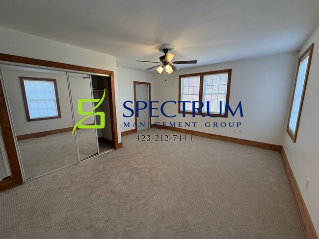 Building Photo - 1148 Lake Dr