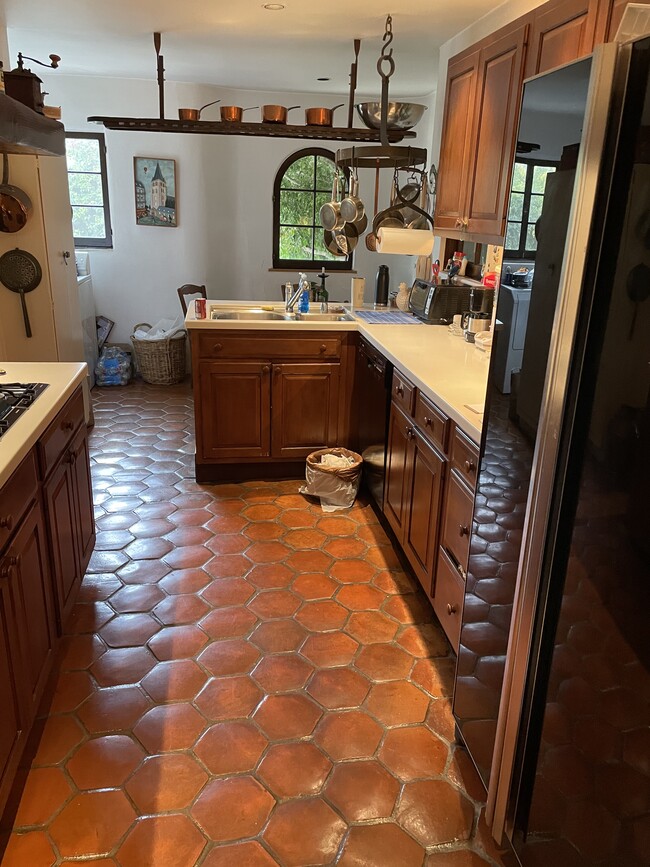 Building Photo - 10571 Rountree Rd