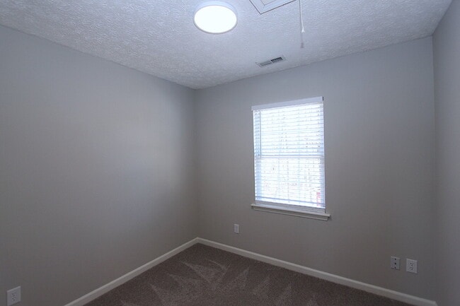 Building Photo - Charming 3-Bedroom Home in Raleigh!