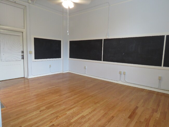 Building Photo - 1401 Scott St