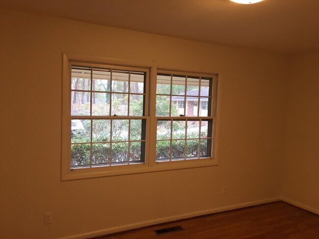 Building Photo - 129 W Blythe Cir