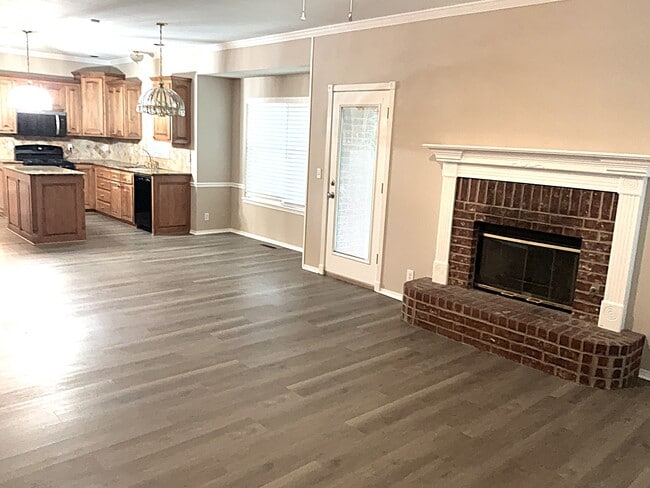 Building Photo - 513 N Sweet Gum Ave