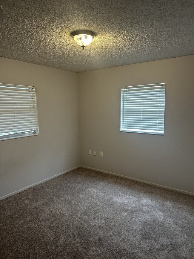 Building Photo - Great Location!  2 Bedroom, 2 Bathroom, 1 Car Garage Home For Rent.