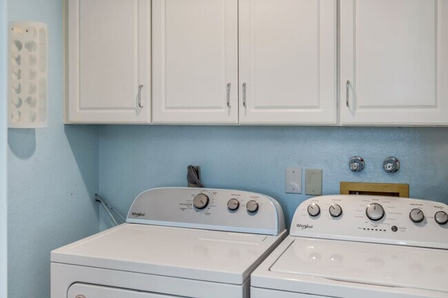 Building Photo - 212 Coral Dr
