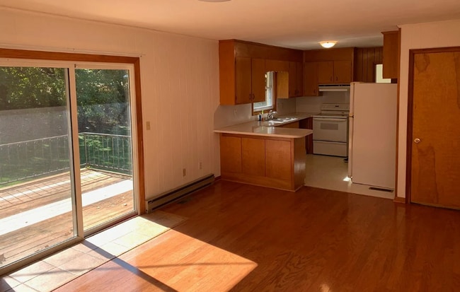 Building Photo - Charming 3 Bedroom 1.5 Bath Home