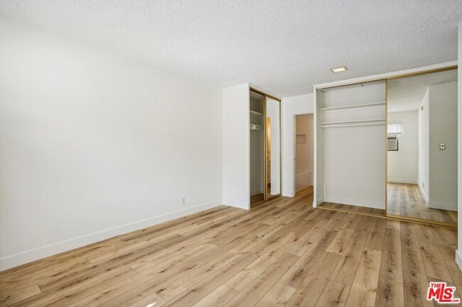 Building Photo - 9000 Clifton Wy