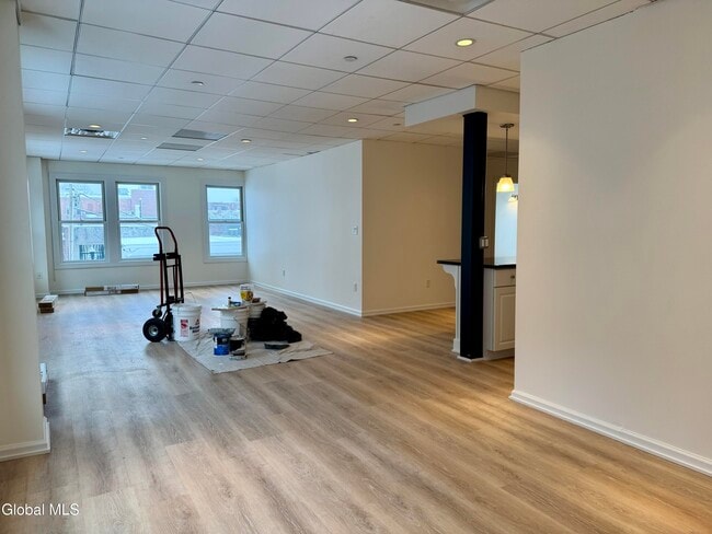 Building Photo - 433 Broadway