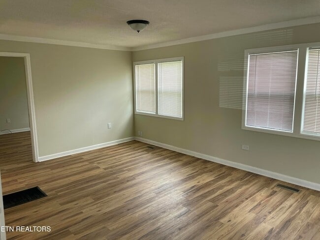 Building Photo - 440 W Outer Dr